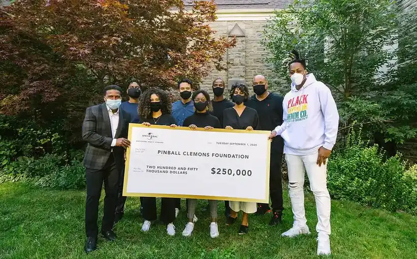 Toronto youth scholarship and mentorship community program