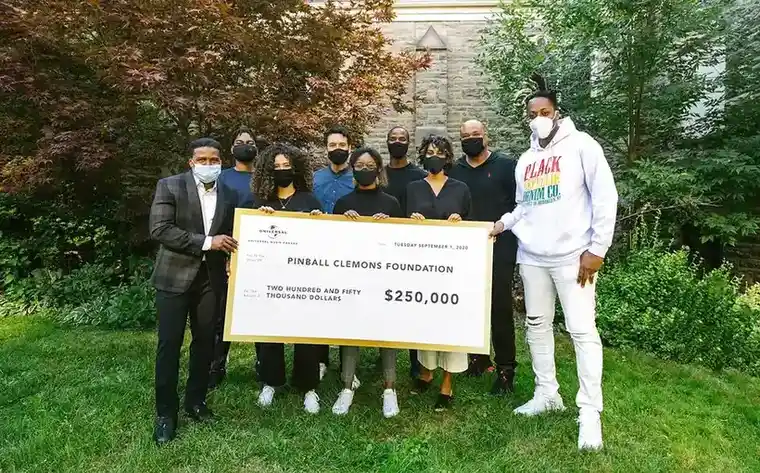 Toronto youth scholarship and mentorship community program