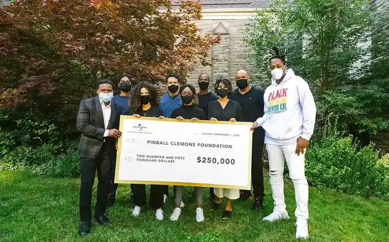Toronto youth scholarship and mentorship community program